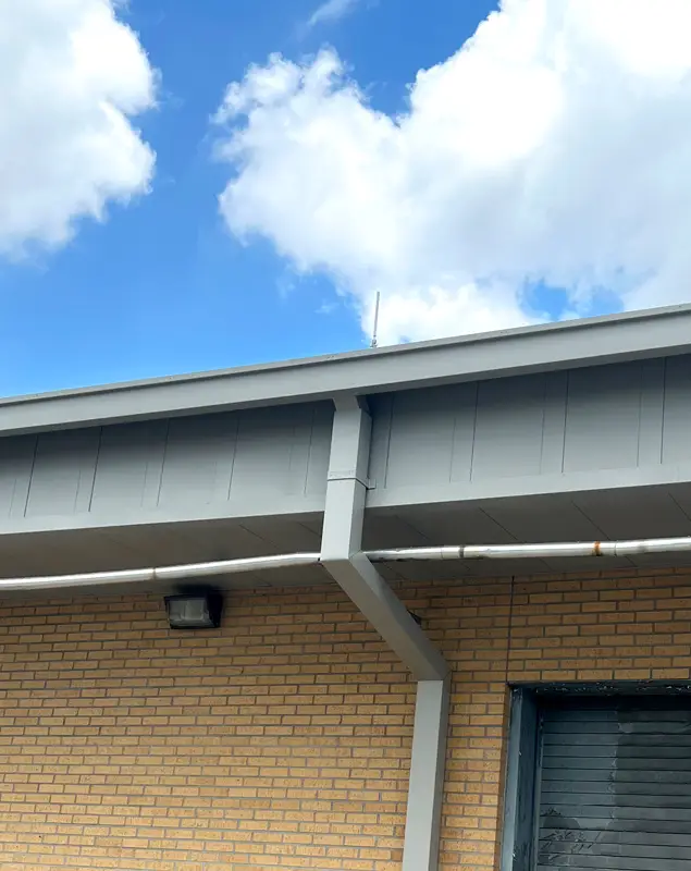 The Tandem®300™ free-floating gutter and breakaway downspout